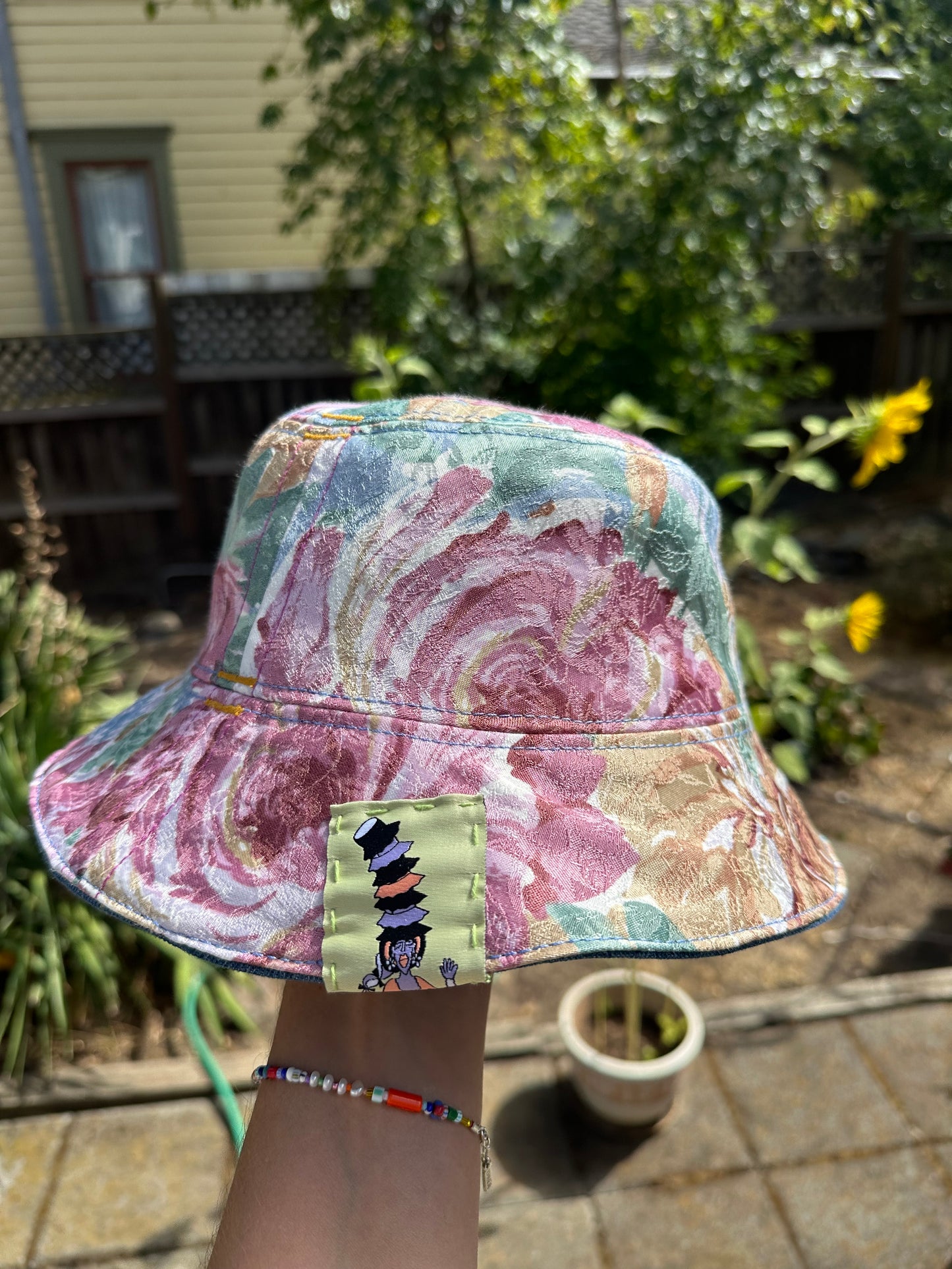 LARGE//23"~ BUCKET HAT