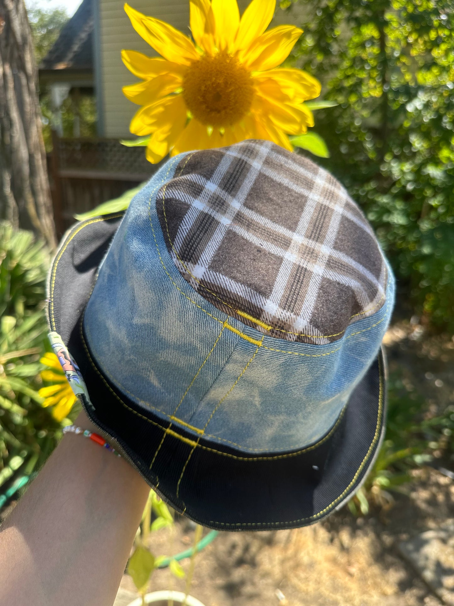 LARGE//23"~ BUCKET HAT