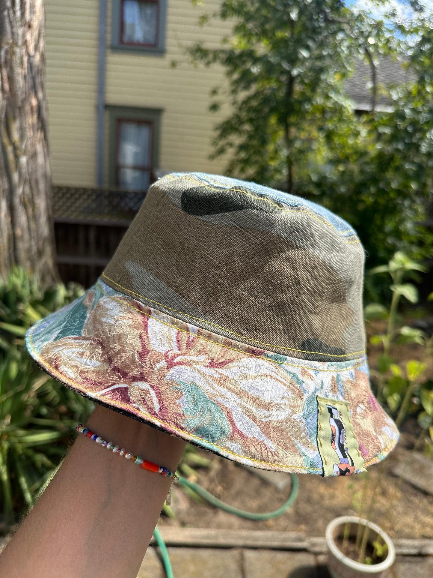 LARGE//23"~ BUCKET HAT