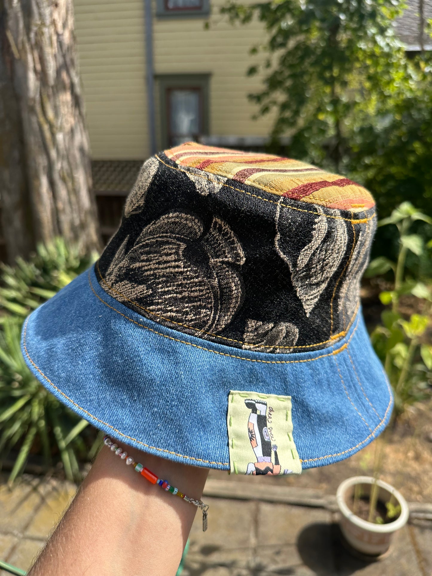 LARGE//23"~ BUCKET HAT