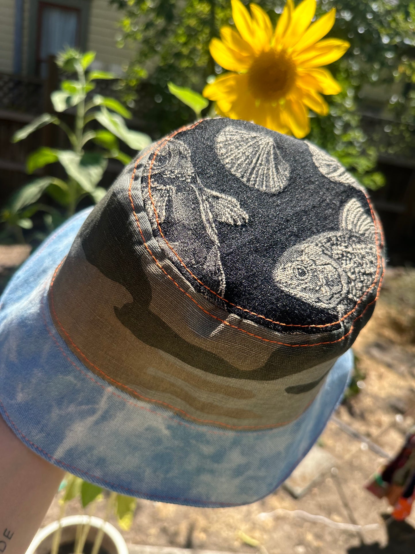 LARGE//23"~ BUCKET HAT