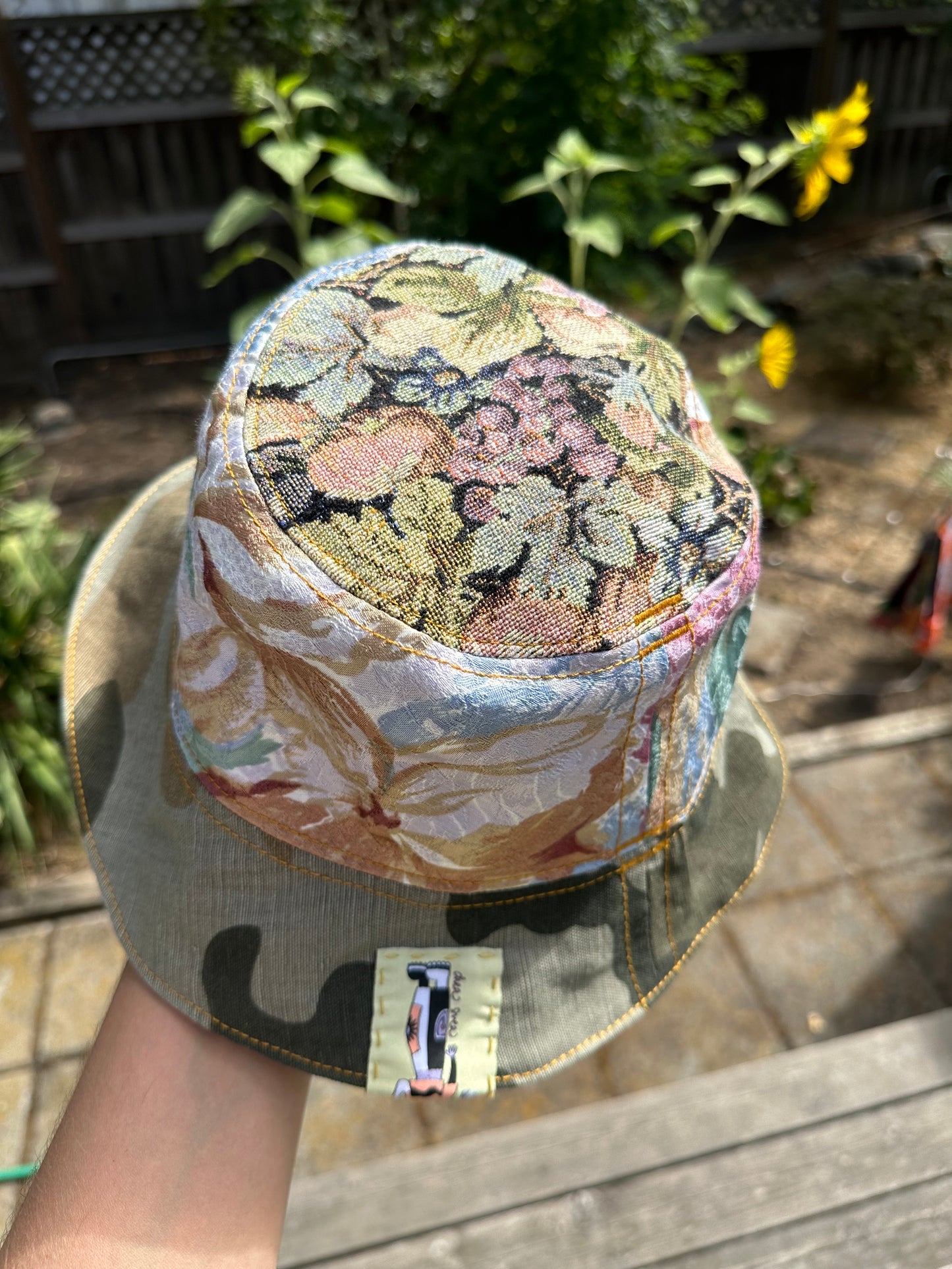 LARGE//23"~ BUCKET HAT