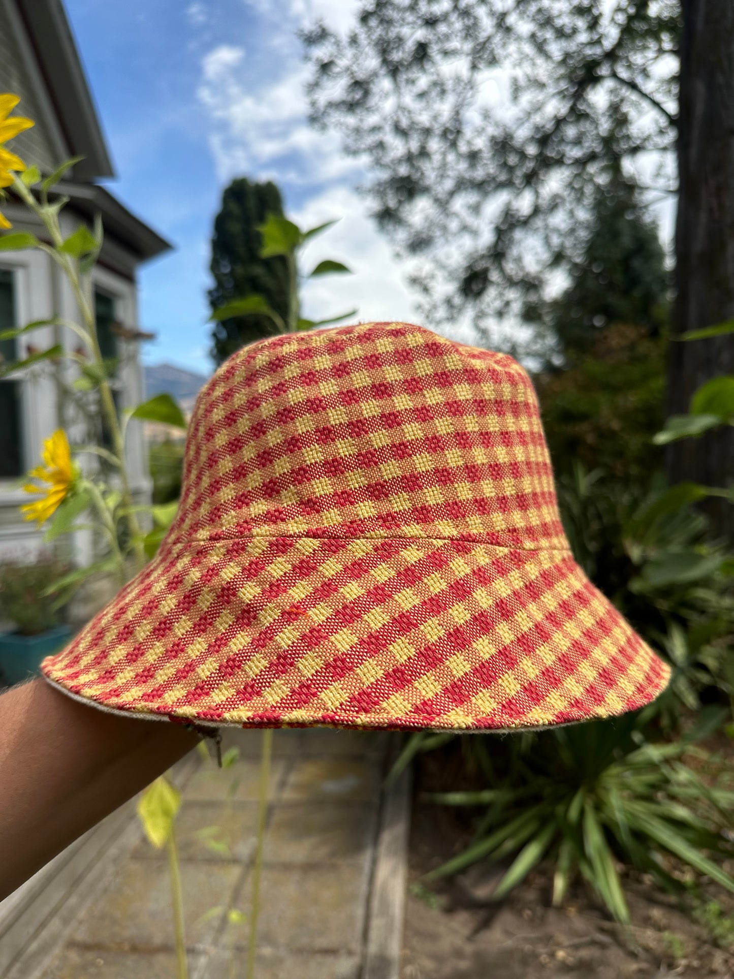 LARGE//23"~ BUCKET HAT