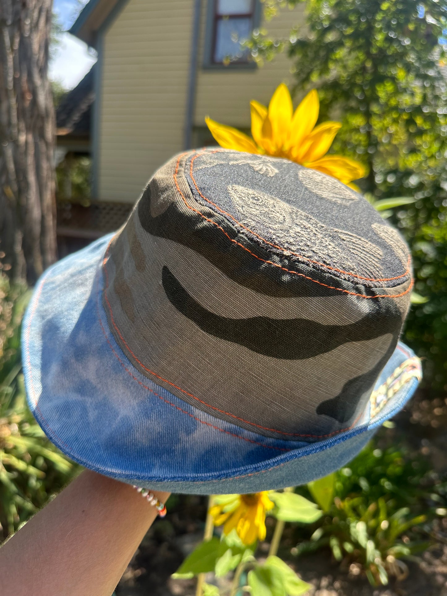 LARGE//23"~ BUCKET HAT