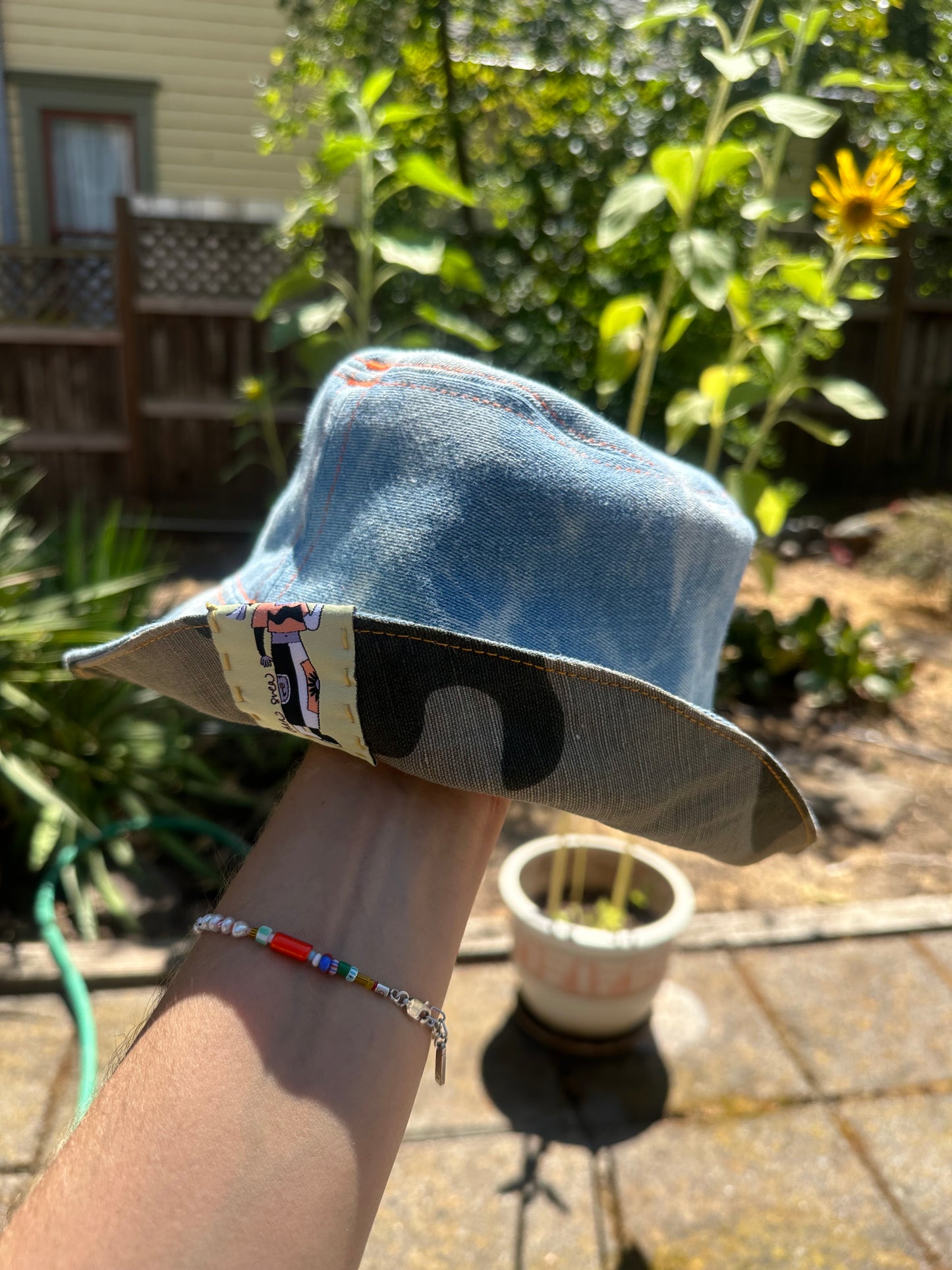 LARGE//23"~ BUCKET HAT