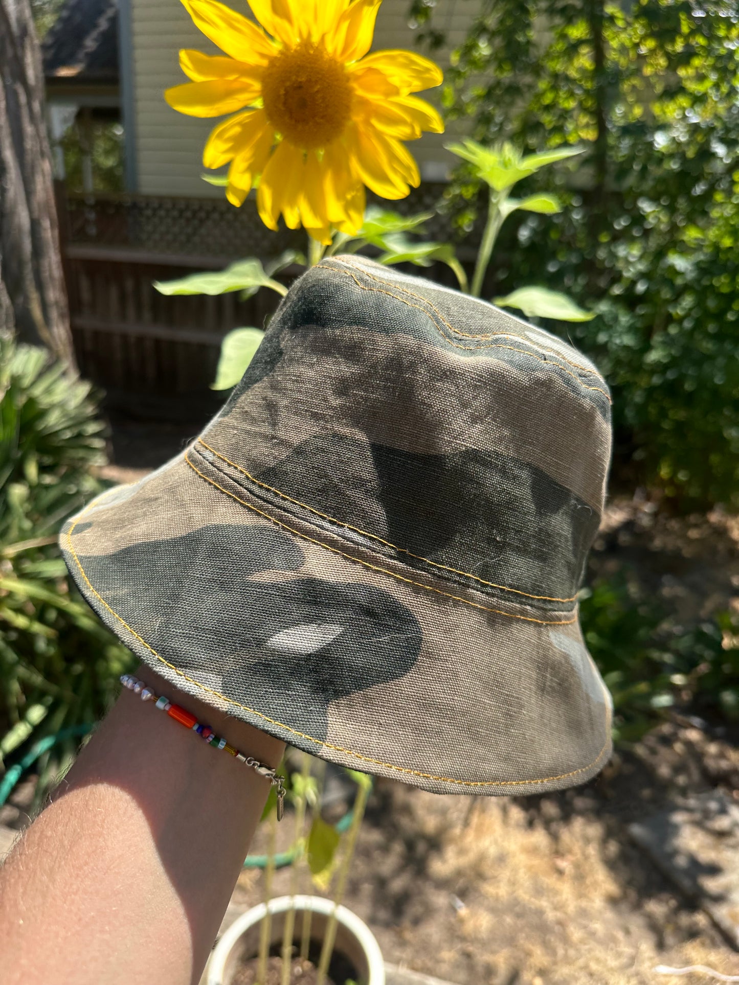 LARGE//23"~ BUCKET HAT