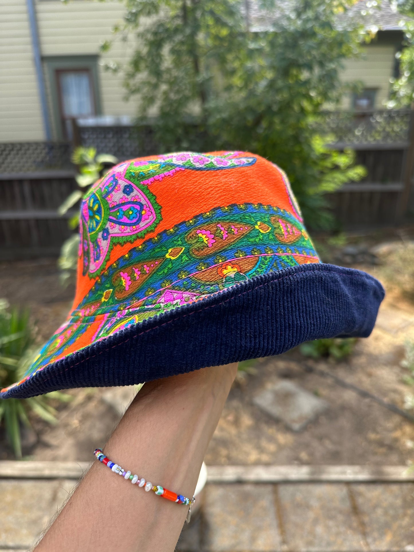 LARGE//23"~ BUCKET HAT