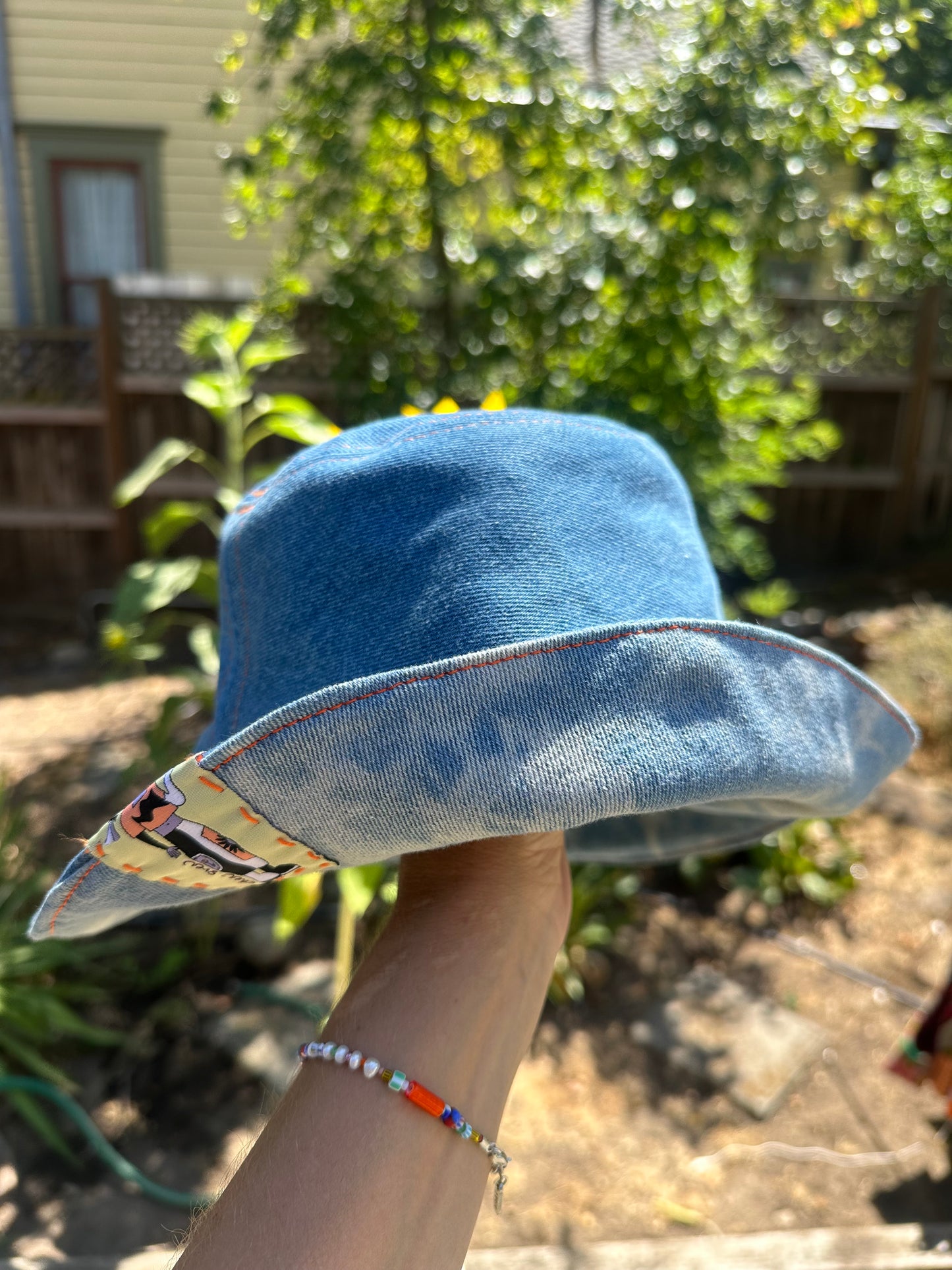 LARGE//23"~ BUCKET HAT