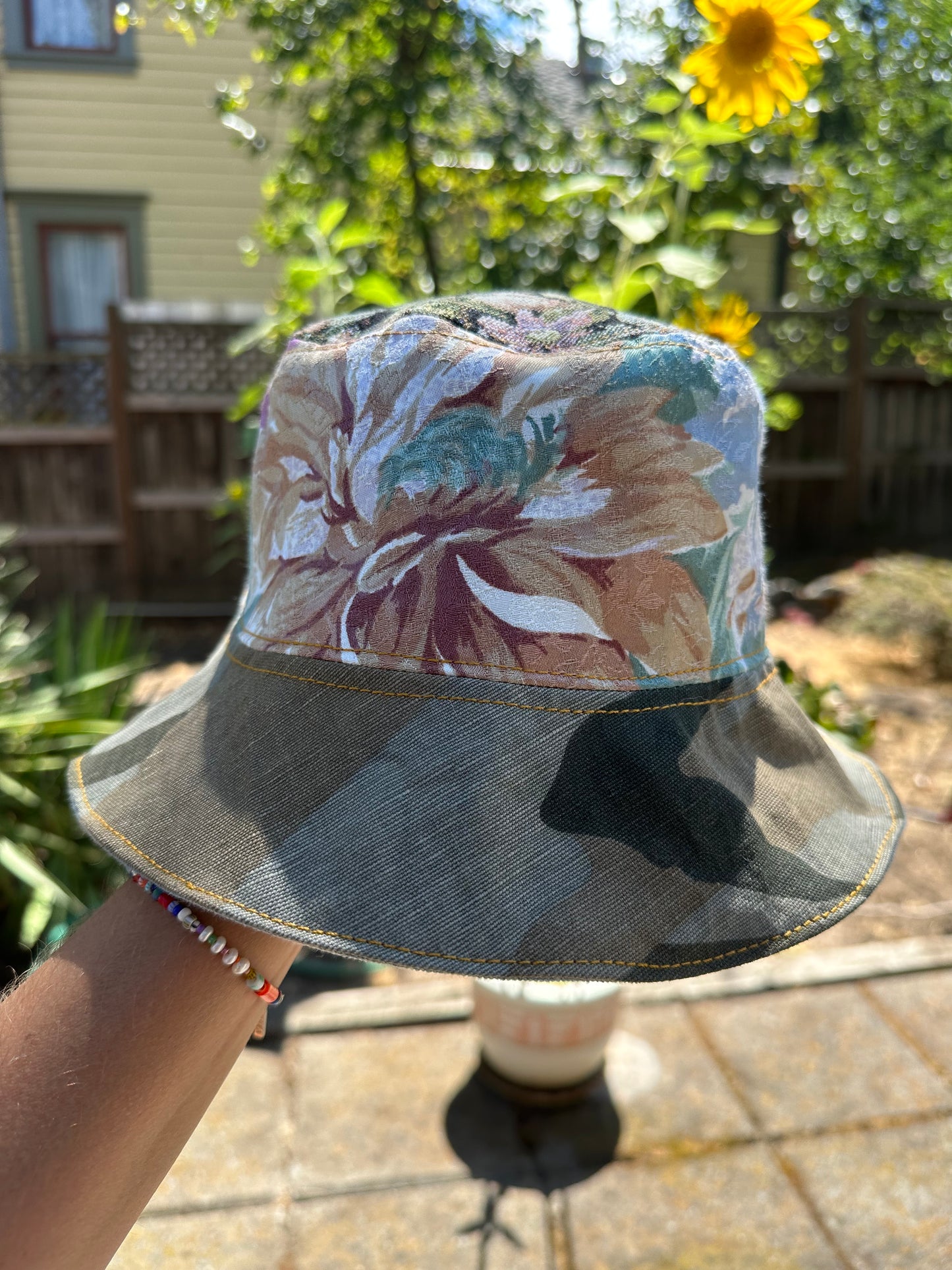 LARGE//23"~ BUCKET HAT