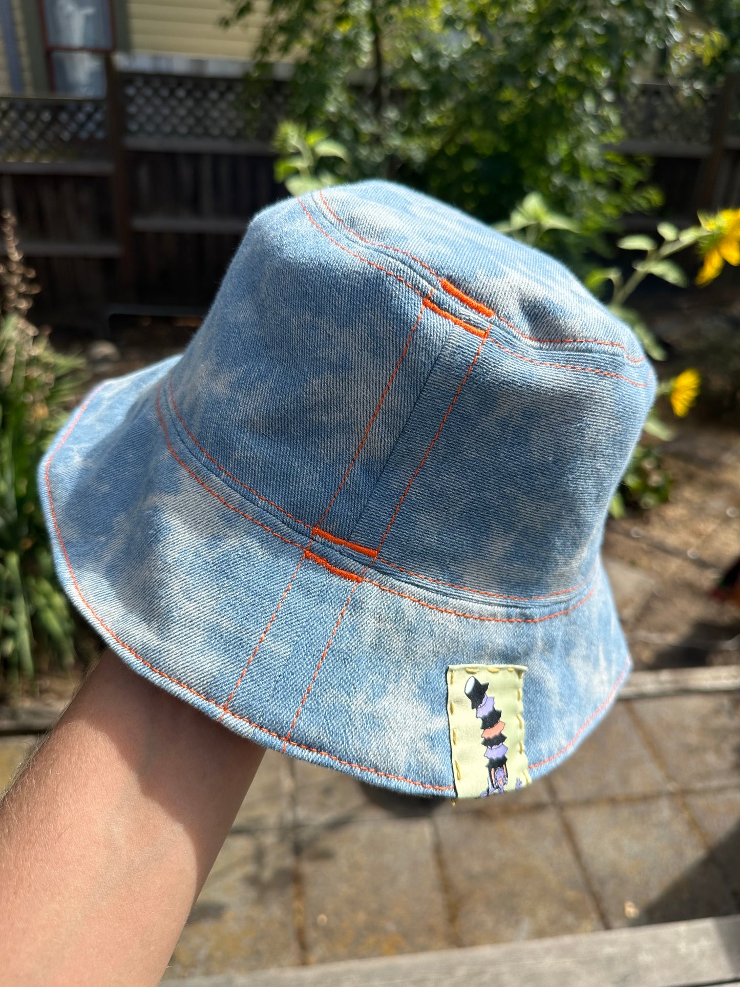 LARGE//23"~ BUCKET HAT