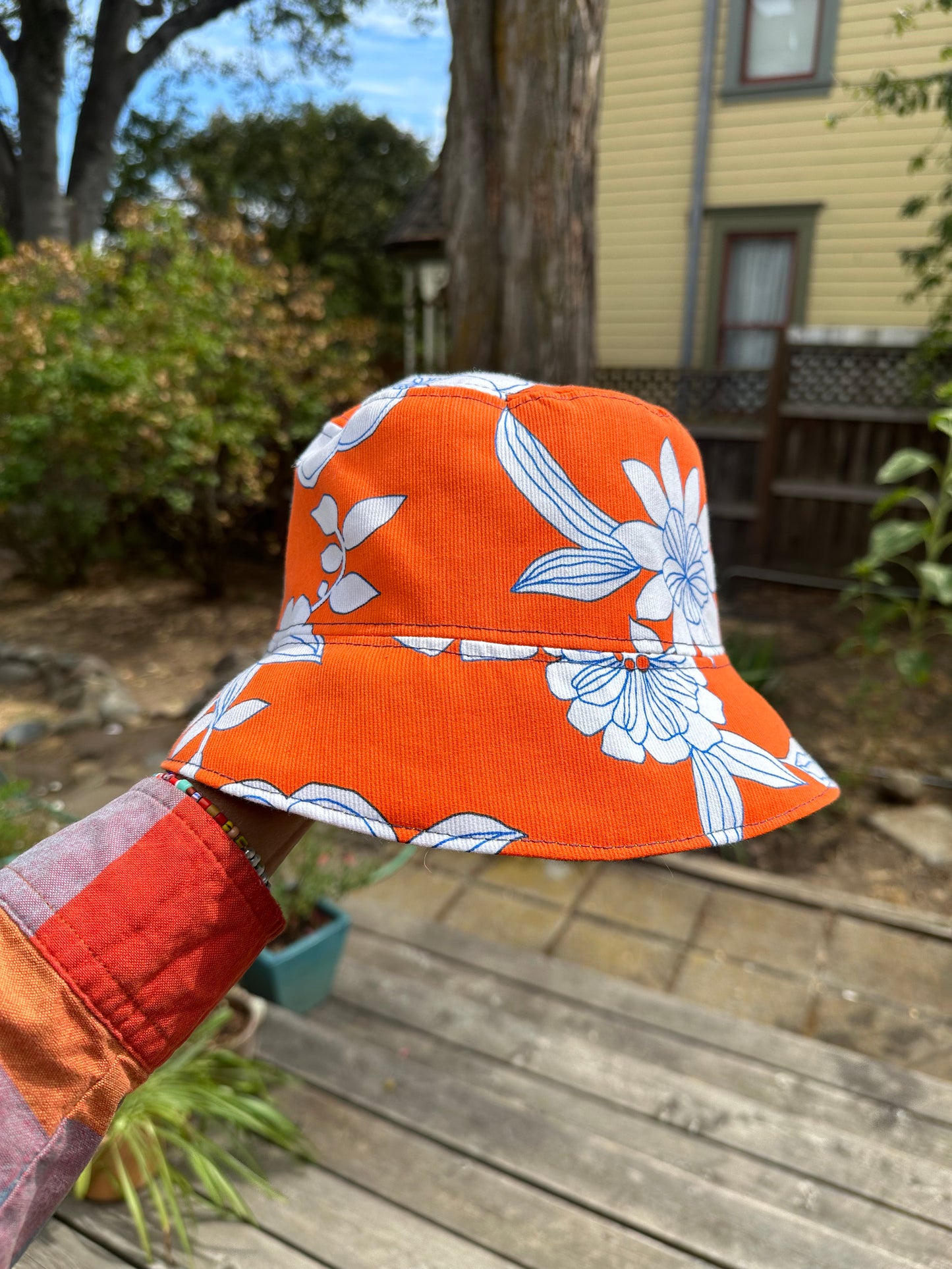 LARGE//23"~ BUCKET HAT