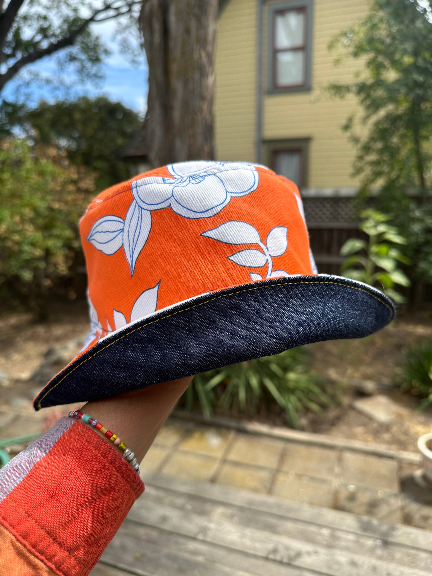 LARGE//23"~ BUCKET HAT